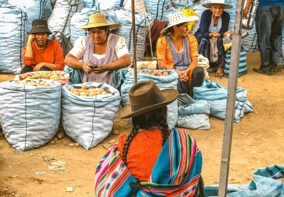Mujeres en un mercado de Bolivia