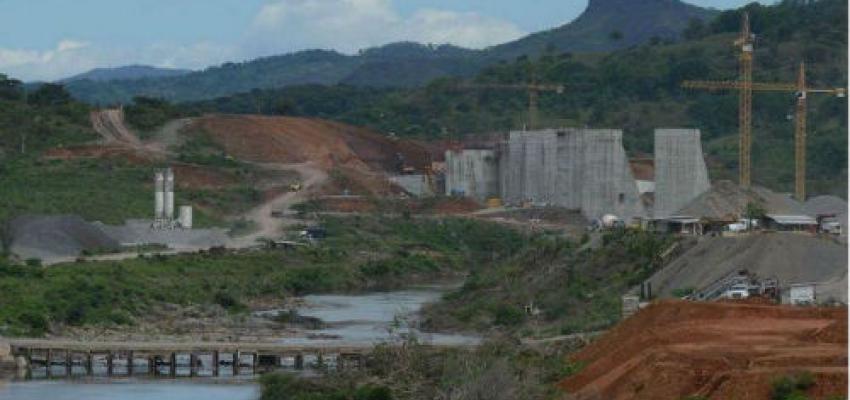 Photo: The construction of the Barro Blanco hydroelectric damco in Panama. Credit: La Prensa.