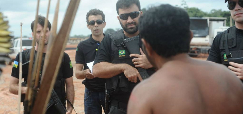 Military police intimidates indigenous people demanding a definitive end to the Belo Monte dam in Brazil